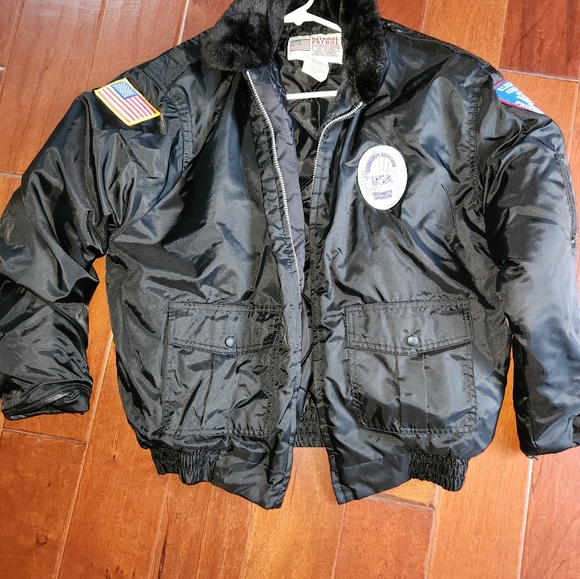 Quilted Jacket BROKEN ZIPPER - Picture 8 of 8